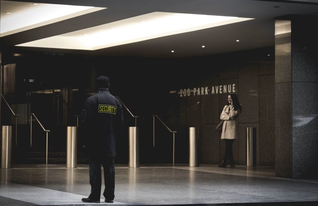 How Security Guards Can Enhance Customer Experience in Retail Stores